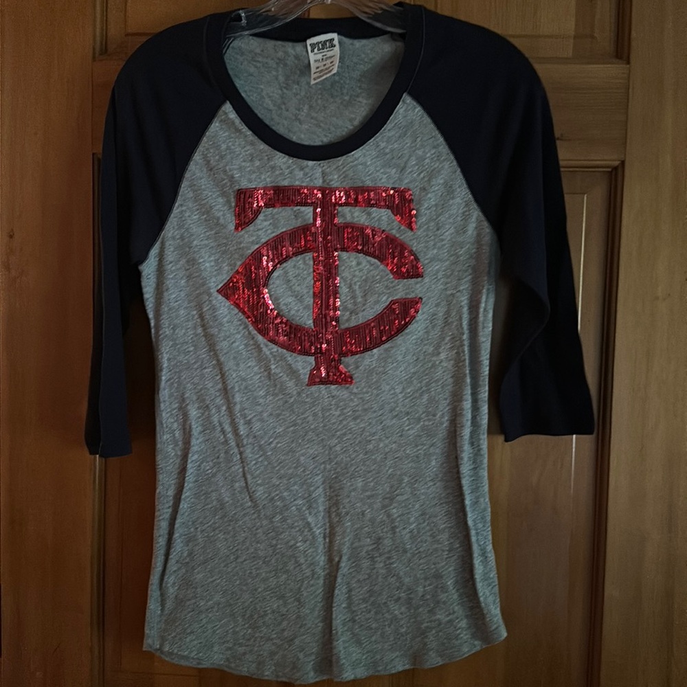 PINK Women’s Minnesota Twins Sequined 3/4 Sleeve Top